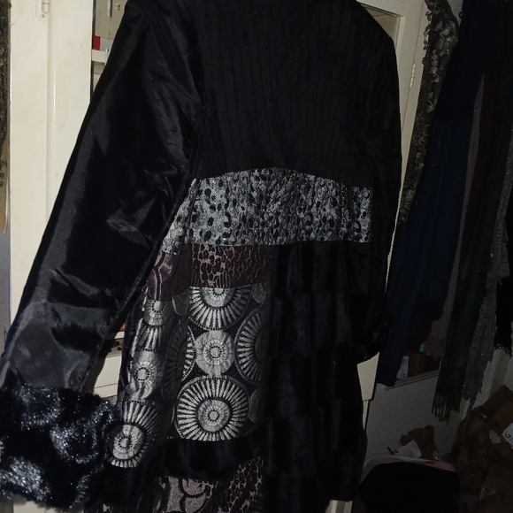 Lindi size large coat - Picture 2 of 11